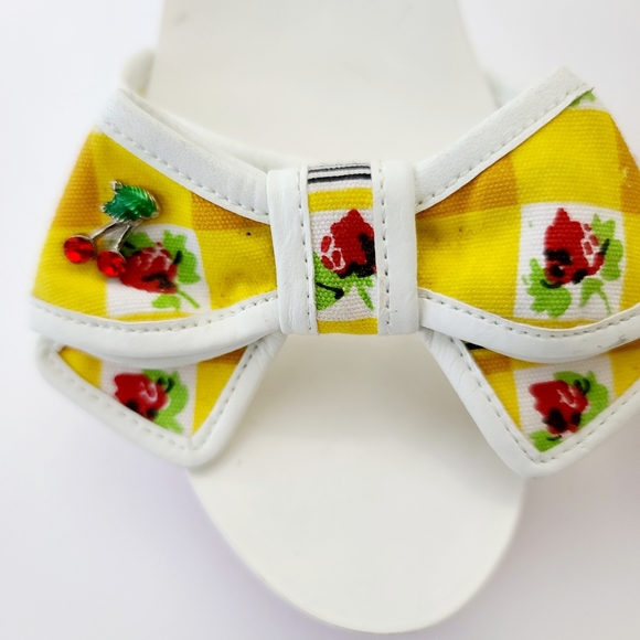 Betsey Johnson Shoes, Floral Heels, Slip on Sandals, Betseyville, Size 8 - Picture 3 of 9